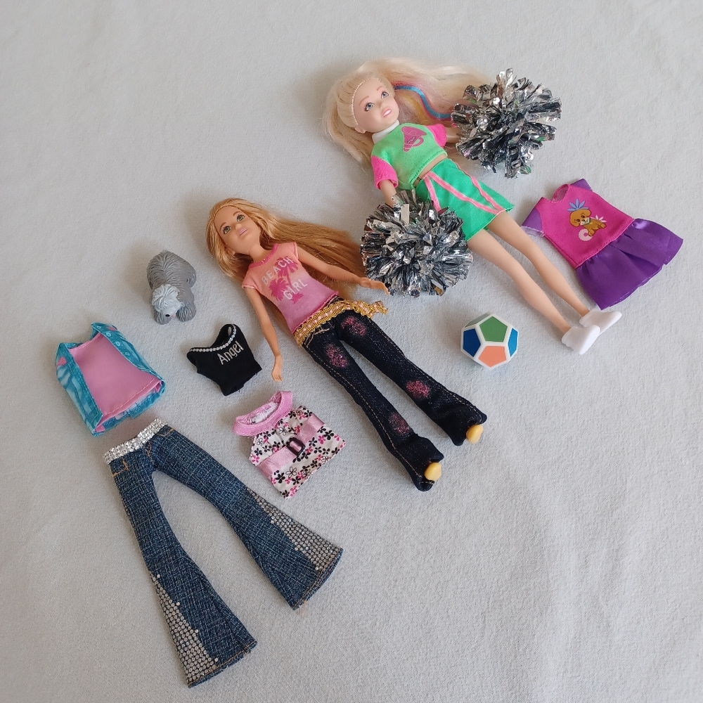 Barbie Doll Cheerleader Set with Outfits - Picture 4 of 14